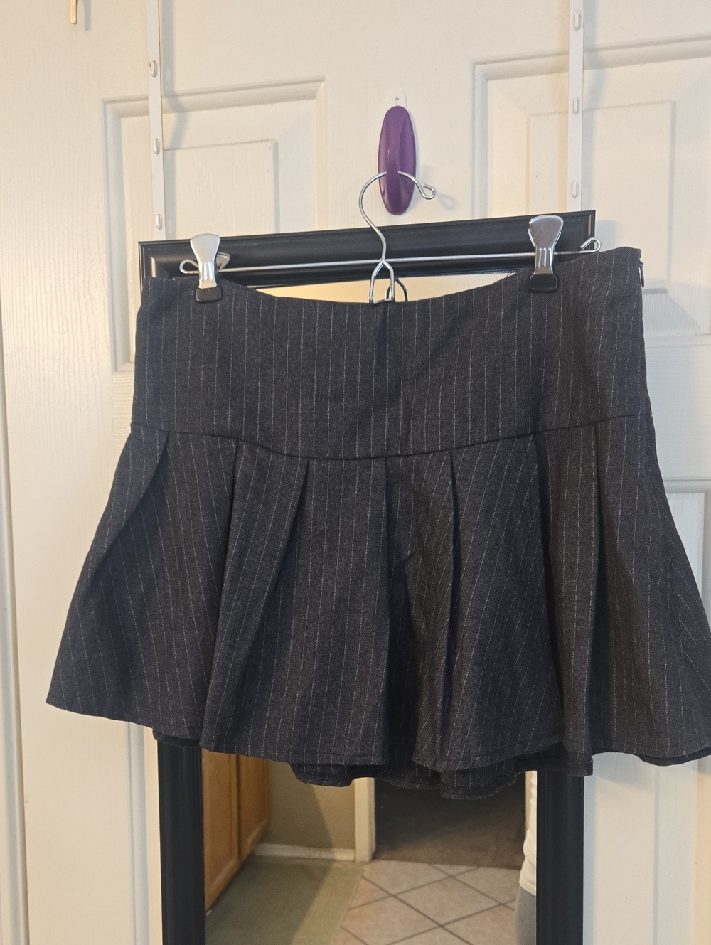 Aeropostale Women's Pinstripe Pleated Mini Skirt - Dark Gray Sz M